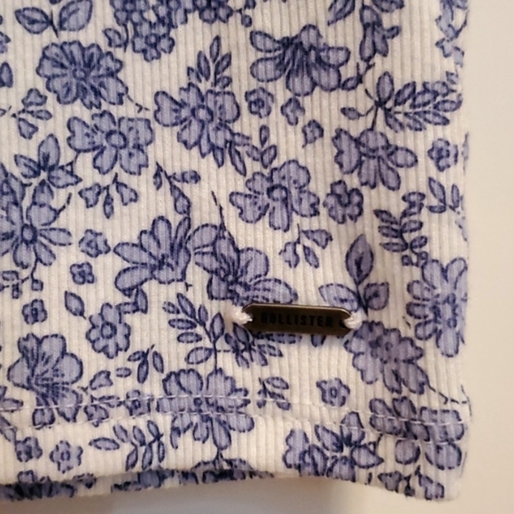 Hollister blue floral top - Picture 3 of 12